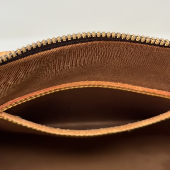 Louis Vuitton Alma Monogram Canvas - Picture 11 of 13